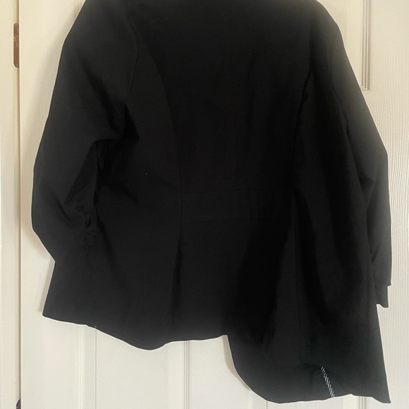 NWT torrid black mid sleeve blazer - Picture 8 of 10
